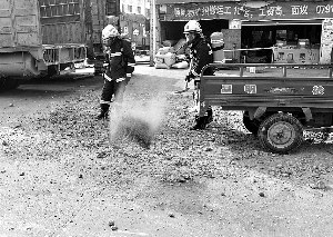 ���ֳ��෭��ѧƷй©����·�˱�Ѭ������ֹ��ͼ��