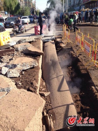 ���ϵ��������ܵ���ը·�汻�Ʒ��������ˣ�ͼ��