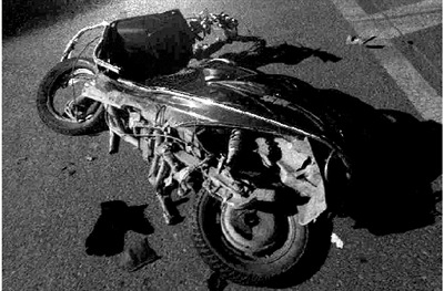 �г�ʦ�����Լ����Ů�ѻؼ�;�б�ײ��