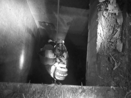 Ů����ҹ·����5������������������ˣ�ͼ��