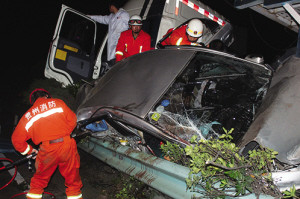 �ҳ�ײͬ��γ�����10���׽γ���һ�����ˣ�ͼ��