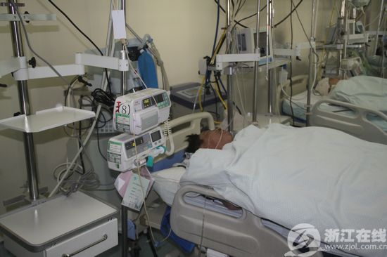 ����ͽ�ֽ�ס��¥Ů�½�̱���������Ѿ�¶�棨ͼ��