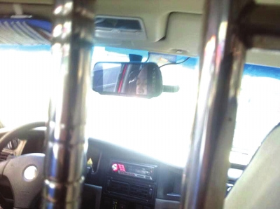 出租车司机开车连打哈欠两度睡着乘客惊魂(图)