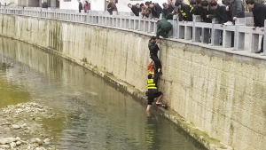 ���Ӿƺ�ӱ߻�����˯����������׹���л��