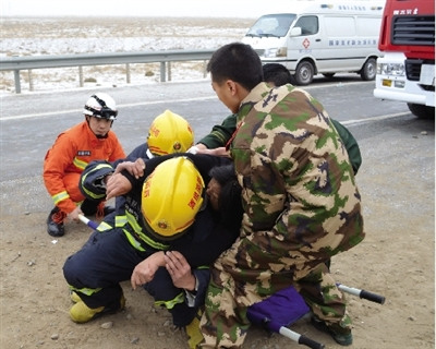 һ���οͳ��ڸ���෭4�˵�������30�����ˣ�ͼ��