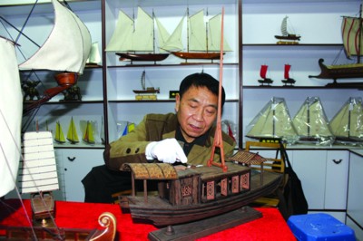 男子醉心船模欲造“北洋舰队”卖房买材料(图)
