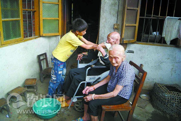 13���к�7�����չ�үү�����������6����һ�գ�ͼ��