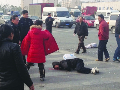 �γ������ײ����С���֡�һ����ˤ�����ˣ�ͼ��