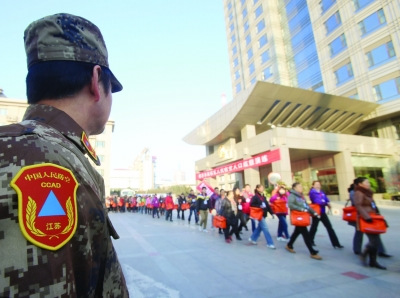 �Ͼ���¥��������ս��ɢ����