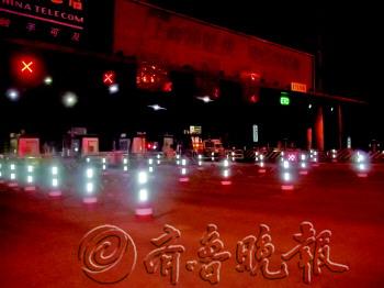 高速公路收费员:上夜班久了感觉不出白天黑夜