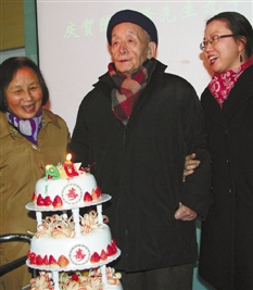 浙江大学教授陈桥驿昨天获中国地理科学成就奖