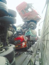 绵广高速连发3起事故致多车受损1死1伤