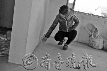 ʯ�ϳ�һ���ڴ����ݾ�ҡ�ΰ��ಿ�ţ�����Ϲ�