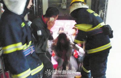 ����һ�ٻ��̳�����ͻȻ��ͣ9¥��ס12�ˣ�ͼ��