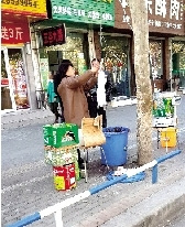 店主当街宰杀小白兔小朋友:也不知道疼不疼