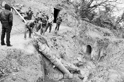 福州亭江炮台出土首座百年铁炮重达3吨(图)