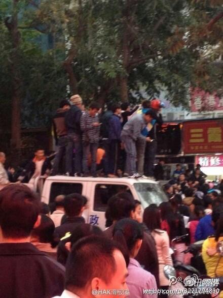 海口城管因打残疾人被围攻?回应称有人策划