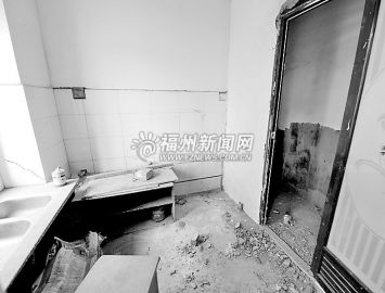 自家厨房上面改建成厕所吃饭时常传抽马桶声