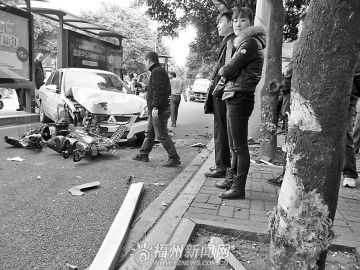 ˾��ͨ���Ӱ�󿪳��ؼҷ���ײ����綯��С��