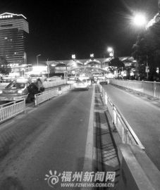 的士司机因火车站车多路堵成本高拒载惹乘客不满