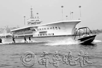 滨州“中海航母”拍出1.8亿废弃多年遭涂鸦损毁