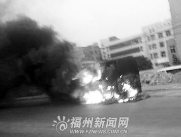 ���˴����ȼ�յ����˾����ʱ��ɢ10�����˿�