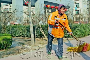 环卫工夫妻17年没回老家过年吃水饺休息4小时