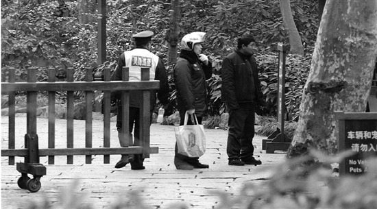 杭州市属寺院施行文明烧香新政谢绝自带上香物品