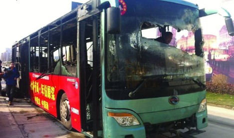 合肥一公交车发生自燃事故司机冷静疏散乘客