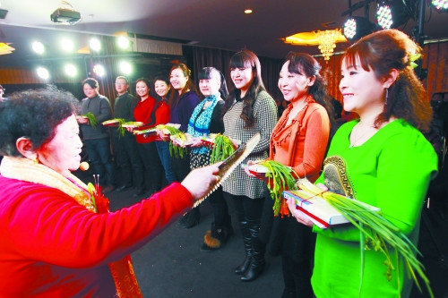 ���������27���3148����Ů����Ե��9ͽ��