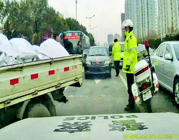 ˾��ײ�˺󿪳����ܽ����迨5���ӽ�������