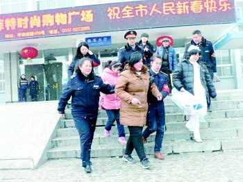 孕妇火车站如厕突然大出血工作人员及时救助送医