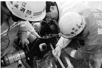 ��ͯ�Լ��췿������ˣ�ֽ�׹��ֱ�庢��ͷ����ͼ��