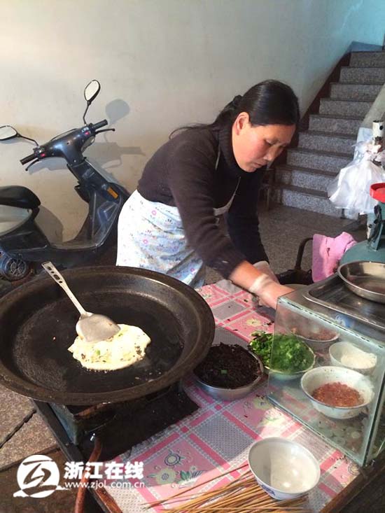 浙江“葱油饼”大姐自传出书记录一生和苦难抗争