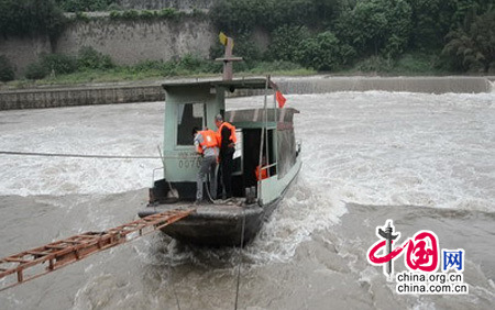 �����뽭��ӿ��ˮ���߶ɴ�������ʱ�ȳ�3�ˣ�ͼ��