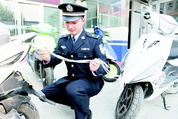 ��С����͵6��Ħ�г����и�װ�����߱�ץ