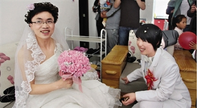 С��Ϊ������ĸ���Ǵ��ϻ�ɴ���޸���Ů����ͼ��