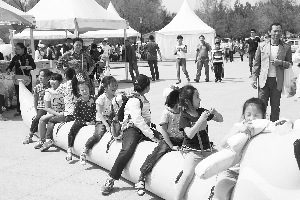 ��������̶������һ�ڼ�Ӵ��οͳ�15���˴�