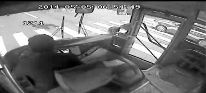 ������7Ѯ����ײ������Զ�·�·�κ��̵��٣�ͼ��