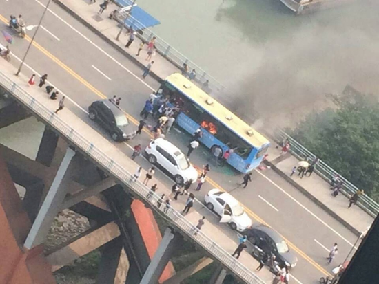 �Ĵ��˱�����ȼ���¹����˴���Ů���������ˣ�ͼ��