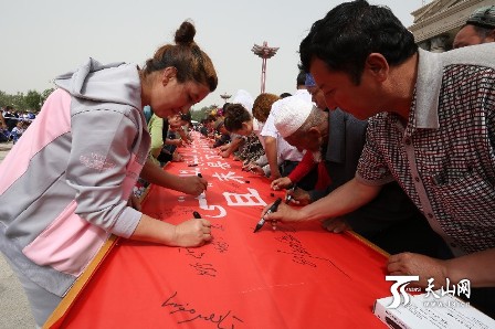 �½���ĩ������ά�����ɲ�Ⱥ�����ģ���Զ������