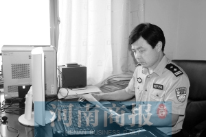 郑州49岁民警殉职生前忙办案留字条与儿子沟通