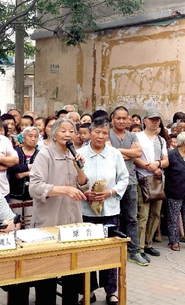 8旬老人无家可归告8名儿女 庭审喊"太丢人"-中新网