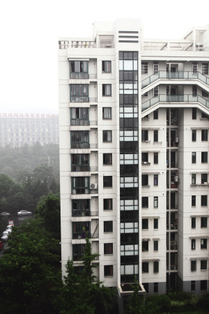 �������ܼ�Ⱥ��¥��9�׷�����63��ס�ϰٺ��ˣ�ͼ��