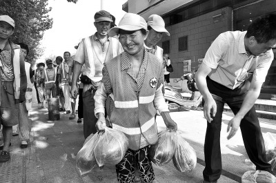 ֣�����ϰ�ļ������������͸�һ�߻�������ͼ��