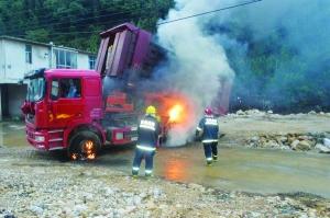 �����������ϸ�ѹ����̥���˾������������ͼ��