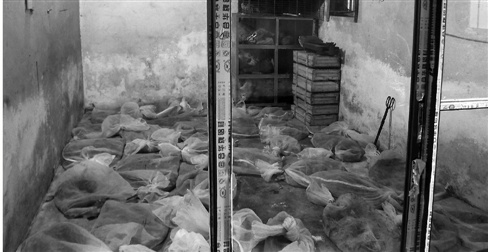 30����߶ѷŽ������Ϸ����Ŵ���լ�ǿֻţ�ͼ��