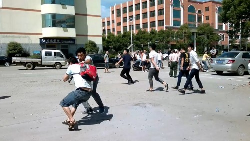 曝南昌理工学院学生猝死家属遭殴 警方已介入