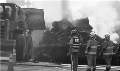 ���ݸ����ϲ��ҳ���2������������ʣ�Ǽܣ�ͼ��