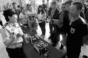 �����Ĵ��վ����Һ������һ��ֻ���Ժȣ�ͼ��